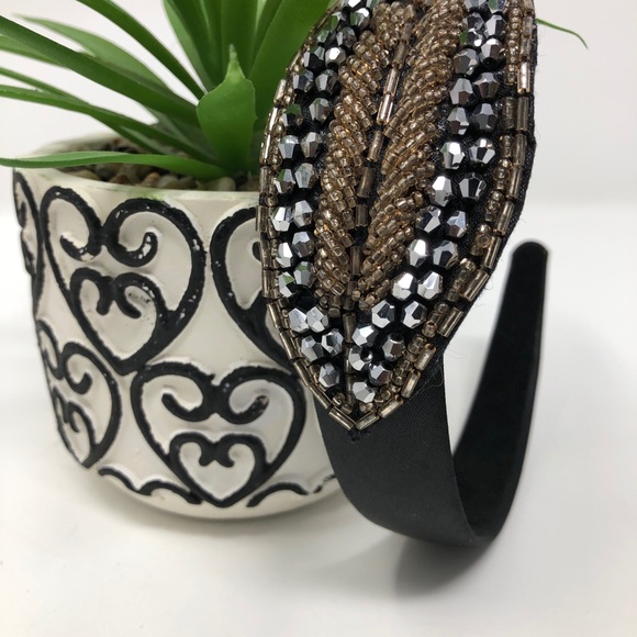 Fashion Accessory - Picture 3 of 4